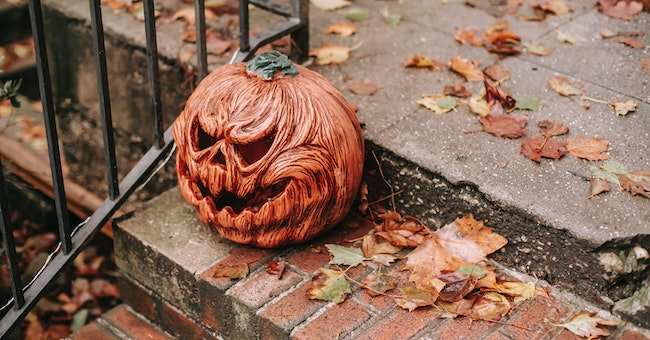 Safety Tips for Halloween Yard Decoration