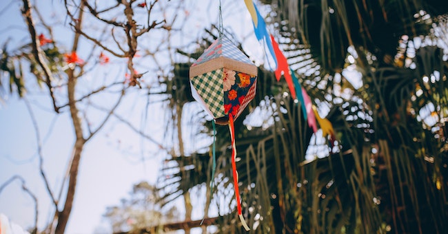 Where to hang garlands