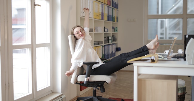 Professional Office Desk Decoration Ideas