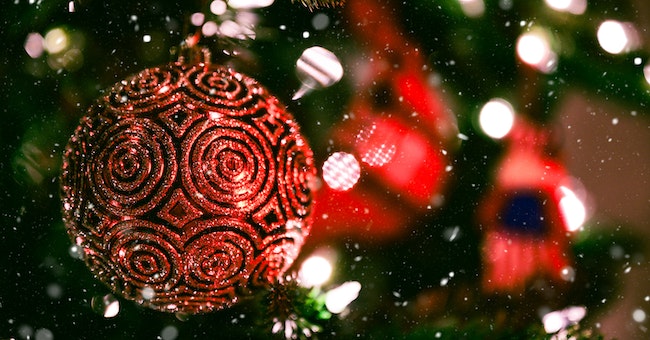 The Positive Effect Of Holiday Decorations On Morale And Productivity