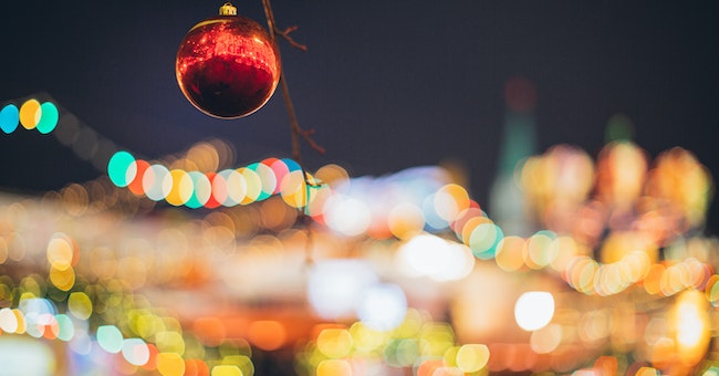 Poolside Fairy Light Decoration Ideas