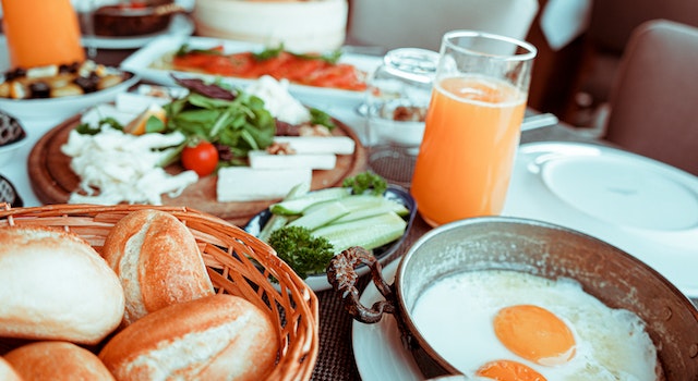 Buffet Table Decor Ideas
