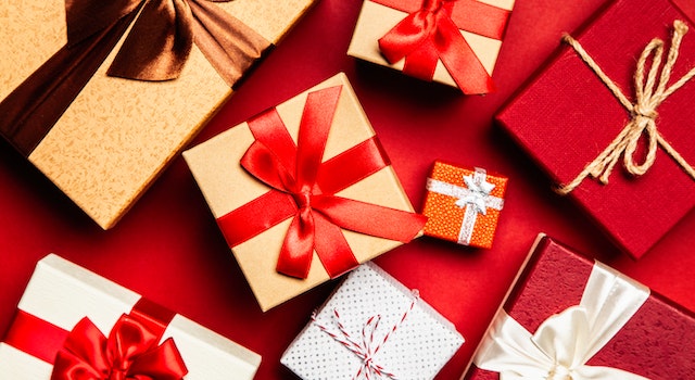 Seasonal Ribbon Decoration Ideas