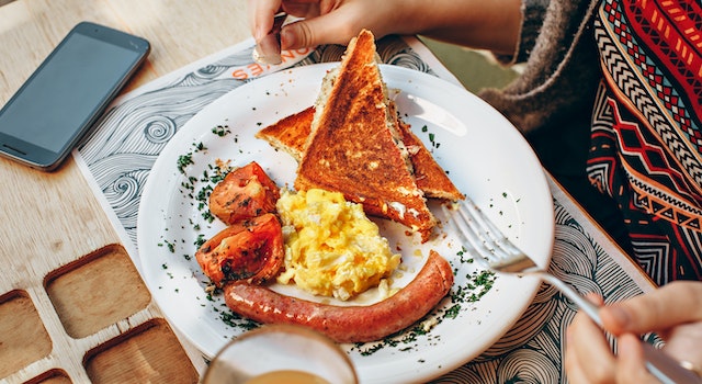What Can Brunch Decor Do To Improve Enjoyment?