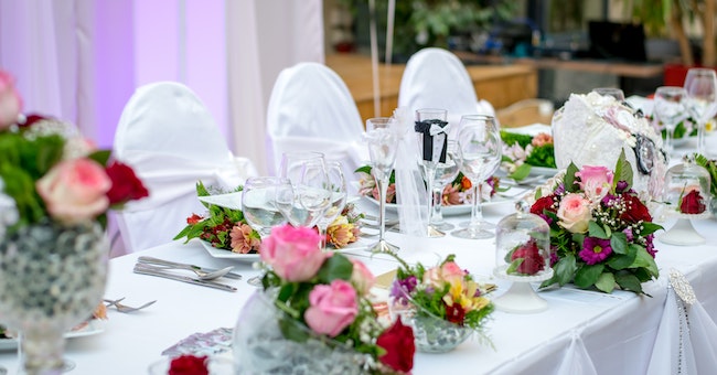 The Benefits of Creating Unique and Personalized Table Settings