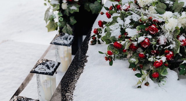 Grave Decoration Ideas With Flowers