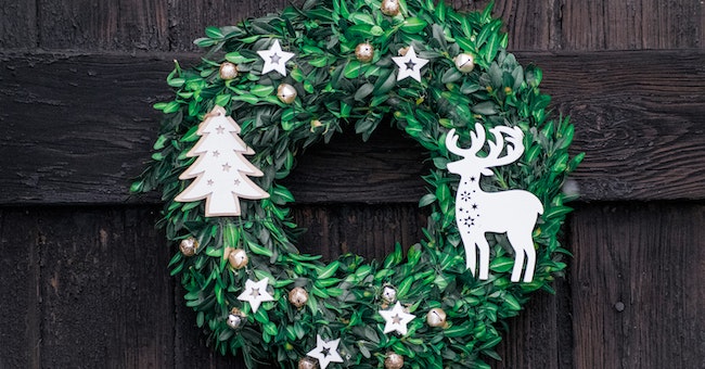 Top Christmas Door Decoration Trends: Tips for Creating Timeless Designs