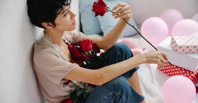 What Can Decorations Do to Make the Romantic Mood More Enchanting?
