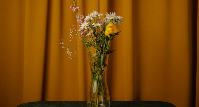 Large Glass Vase Decoration Ideas