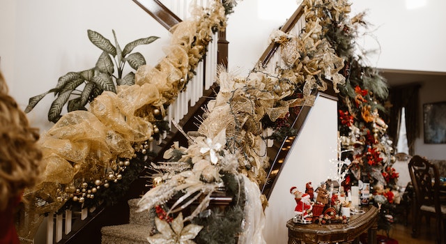Stairs Decoration Ideas For Christmas