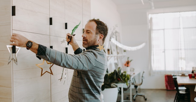 Office Decoration Ideas for Christmas