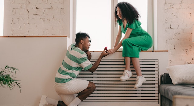 How Do You Choose the Best Decoration for Your Proposal?