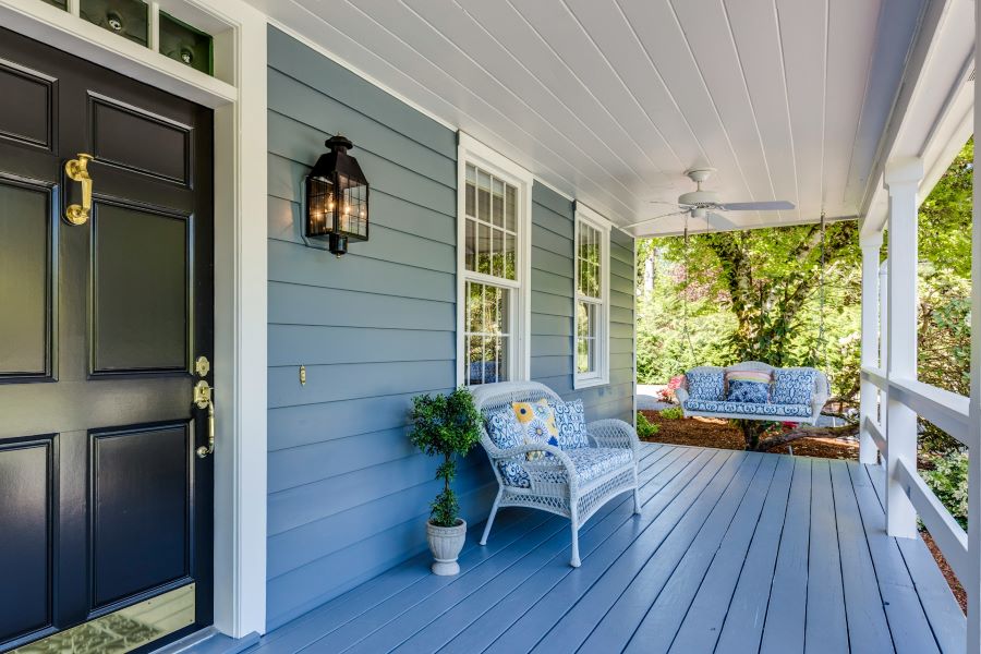 How to decorate your front porch