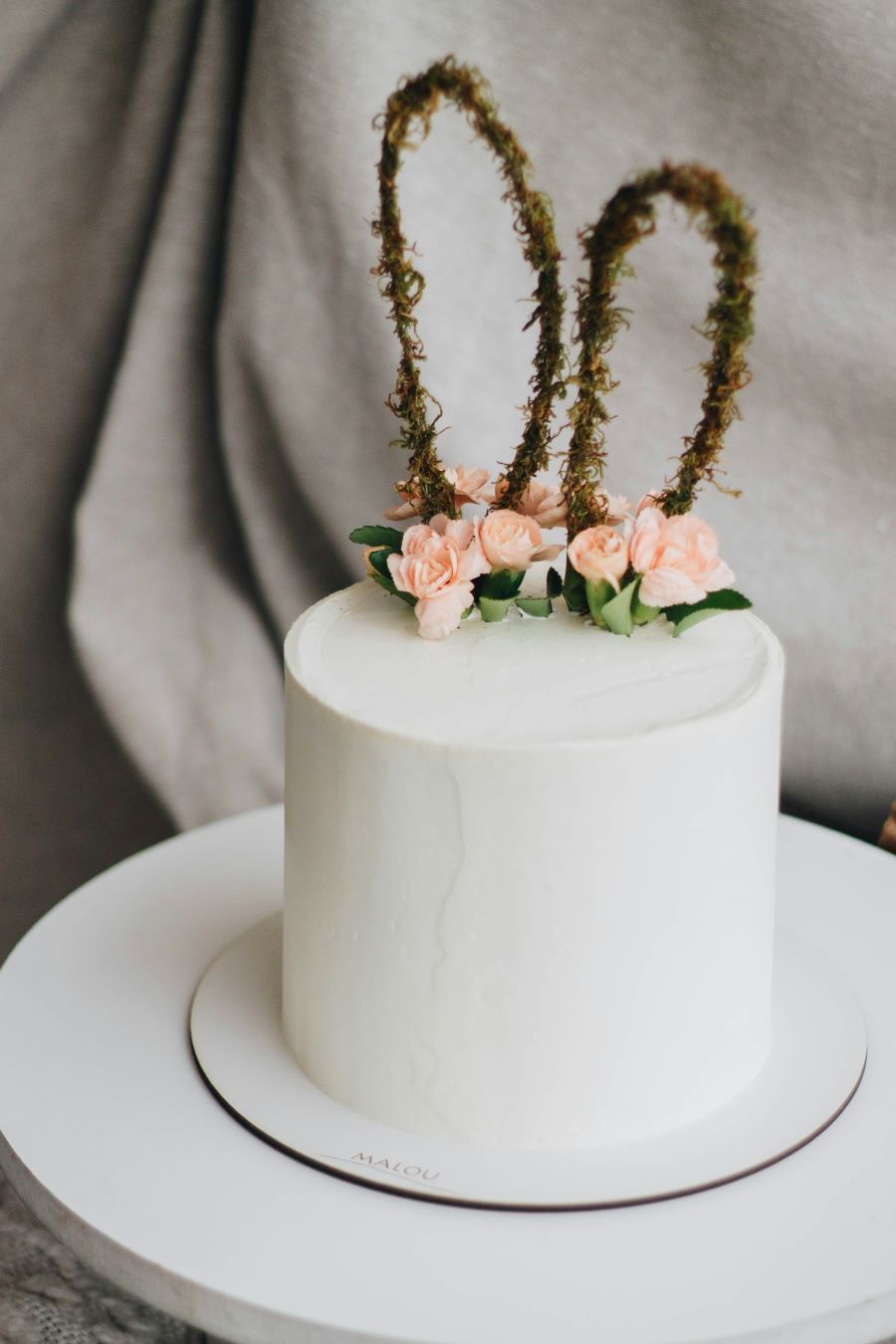 How to Decorate a Bunny Cake