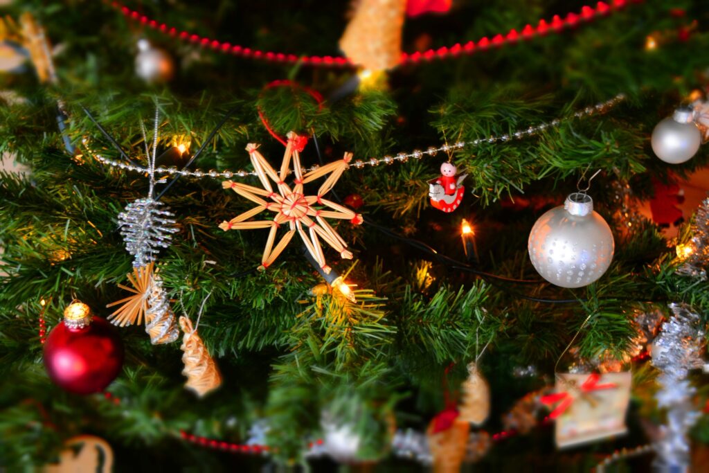 How to Decorate Christmas Trees?