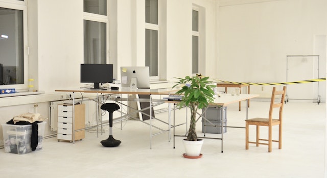How To Decorate A Small Office?